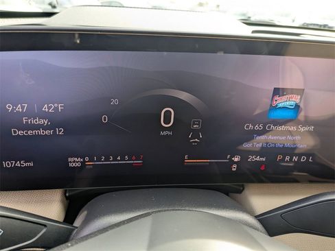 Used 2025 Buick Enclave Preferred w/ Power Package image 17