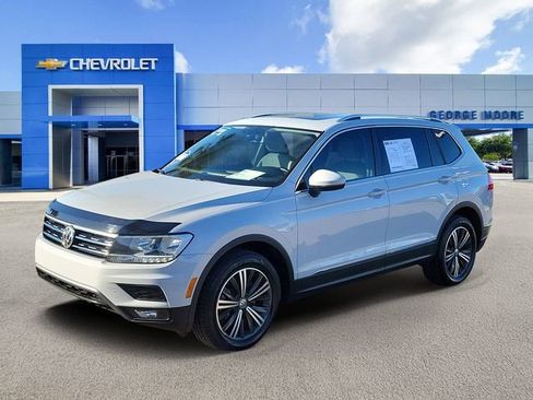 Used 2018 Volkswagen Tiguan SEL image 2
