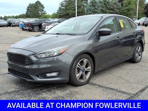Used 2018 Ford Focus SE w/ SE Appearance Package FWD image 3