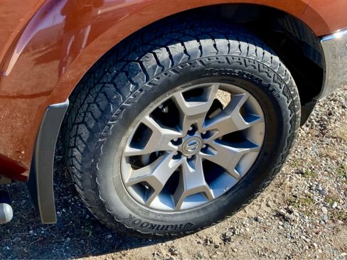 Used 2018 Nissan Frontier SL image 20