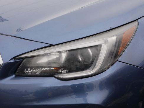 Used 2018 Subaru Outback 2.5i Premium image 16