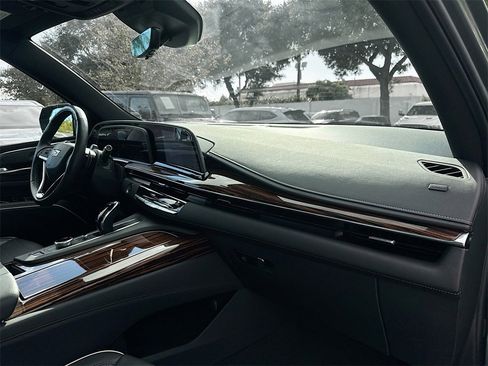 Used 2024 Cadillac Escalade Premium Luxury image 34