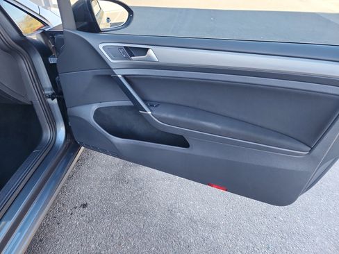 Used 2015 Volkswagen Golf Launch Edition image 16