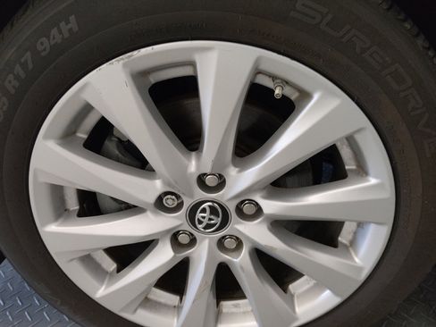 Used 2019 Toyota Camry LE image 31