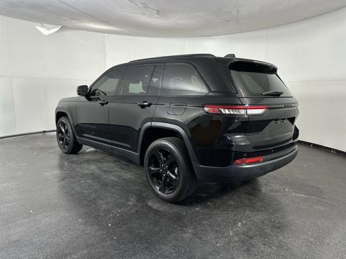 Used 2022 Jeep Grand Cherokee Altitude image 6