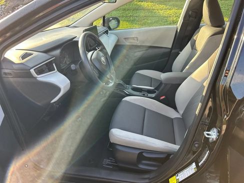 Used 2025 Toyota Corolla LE FWD image 9