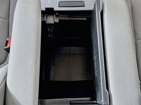 Certified 2025 Toyota Sienna XLE FWD image 34