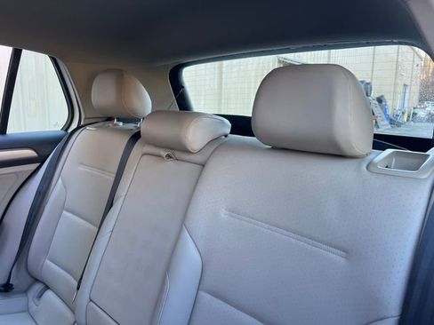 Used 2015 Volkswagen Golf S image 16