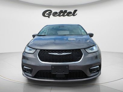 Used 2023 Chrysler Pacifica Touring-L