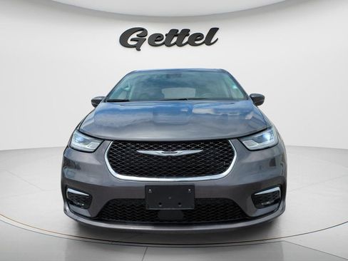 Used 2023 Chrysler Pacifica Touring-L FWD image 2