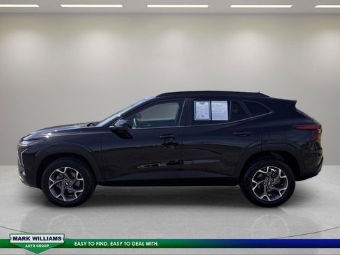 Used 2025 Chevrolet Trax LT FWD image 6