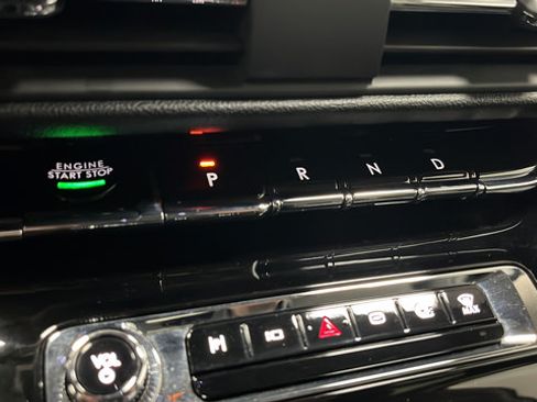 Used 2025 Lincoln Corsair Grand Touring AWD/4WD image 19