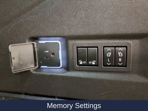 Used 2023 Chevrolet Tahoe LT w/ Luxury Package image 15