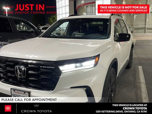 Used 2025 Honda Pilot Black Edition image 1