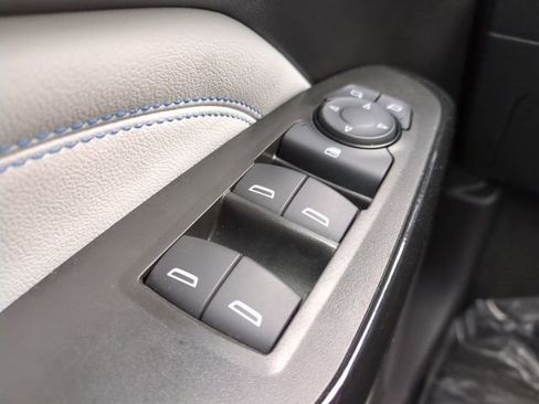 Certified 2025 Chevrolet Trax LT image 26