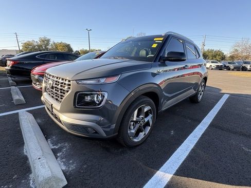 Used 2025 Hyundai Venue Limited image 1