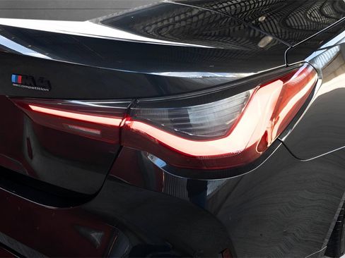 Used 2023 BMW M4 xDrive Competition image 9