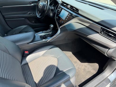 Used 2020 Toyota Camry SE image 9