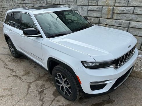 Certified 2023 Jeep Grand Cherokee Limited image 7