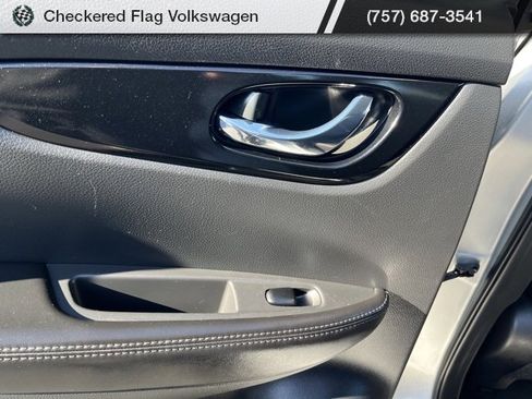 Used 2021 Nissan Rogue Sport SV image 24