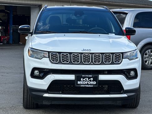 Used 2025 Jeep Compass Limited AWD/4WD image 10