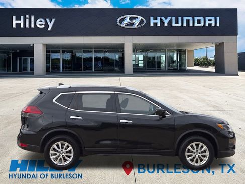 Used 2019 Nissan Rogue SV image 3