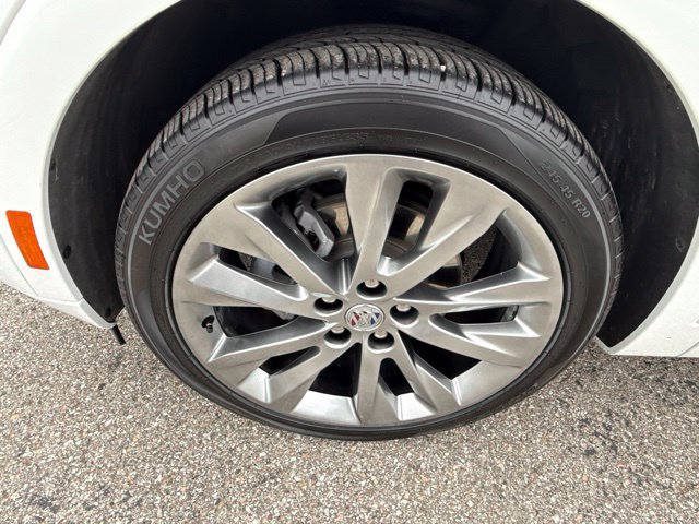 Certified 2022 Buick Envision Avenir w/ Technology Package II FWD image 10
