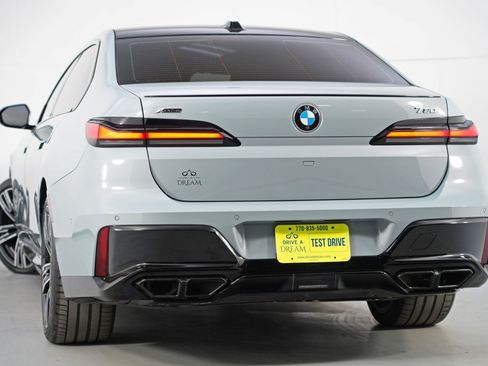 Used 2024 BMW 760i xDrive w/ Premium Package 2 AWD/4WD image 4