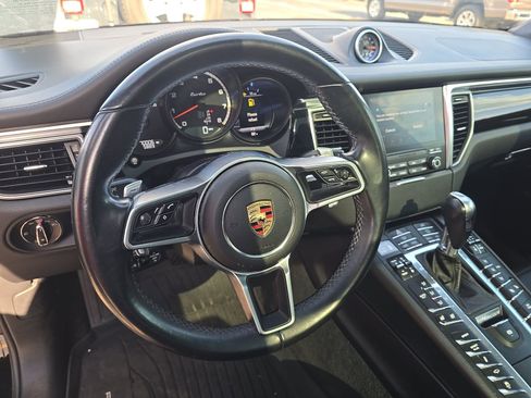 Used 2017 Porsche Macan Turbo w/ Premium Package Plus AWD/4WD image 15