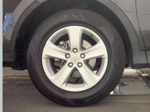 Used 2013 Toyota RAV4 XLE FWD image 9
