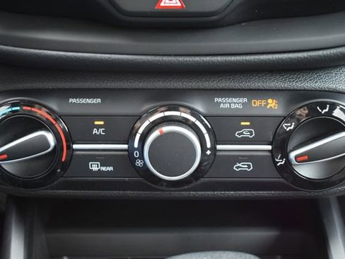 Used 2025 Kia Soul LX w/ LX Technology Package FWD image 24