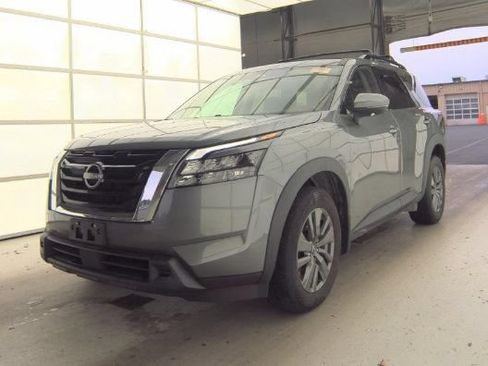 Used 2024 Nissan Pathfinder SV AWD/4WD image 5