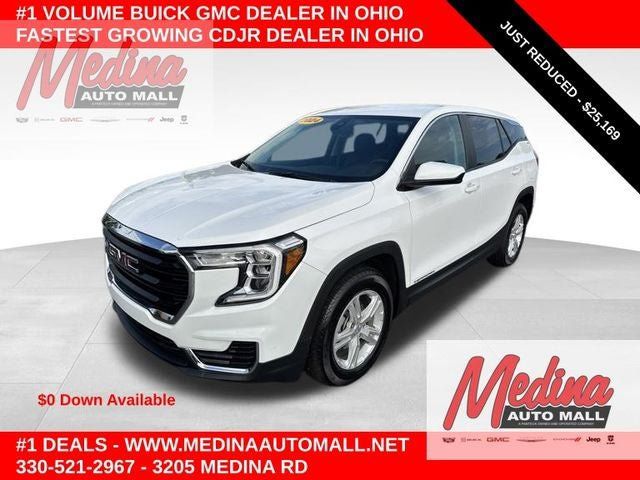 Used 2024 GMC Terrain SLE FWD image 1
