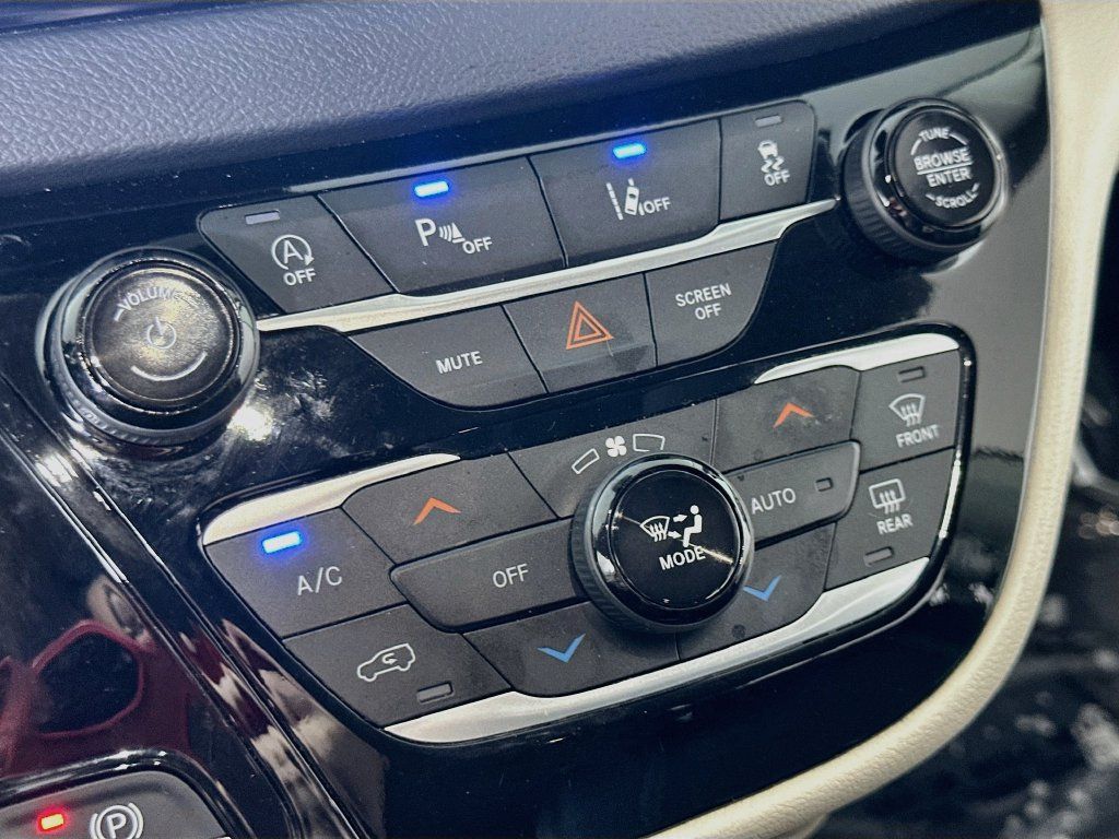 Used 2024 Chrysler Pacifica Touring-L FWD image 29