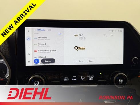 Used 2024 Toyota Highlander Limited image 32