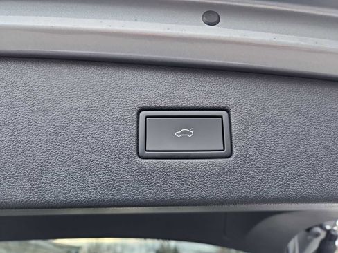 Used 2024 Volkswagen Tiguan Wolfsburg Edition image 20