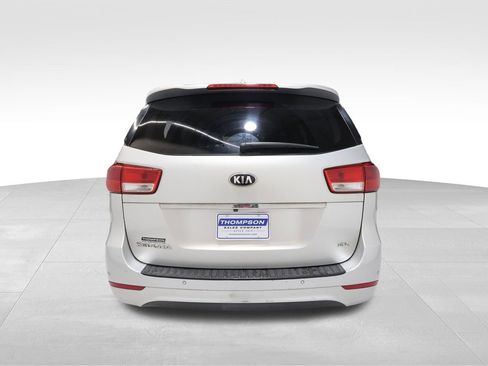 Used 2017 Kia Sedona EX image 2