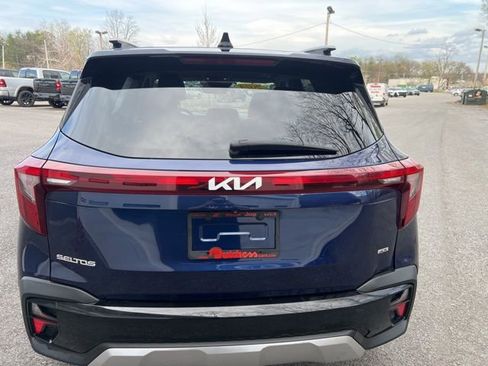 Used 2024 Kia Seltos SX w/ SX Sunroof Package AWD/4WD image 5