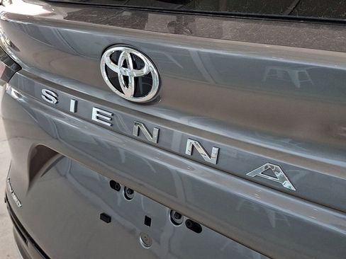 New 2026 Toyota Sienna Platinum image 17