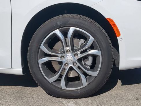 New 2026 Chrysler Pacifica Pinnacle w/ Trailer Tow Group image 11