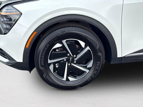 Used 2024 Kia Sportage LX image 9