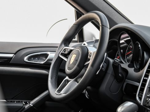 Used 2016 Porsche Cayenne AWD/4WD image 13