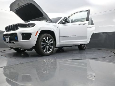 Used 2023 Jeep Grand Cherokee Overland AWD/4WD image 33