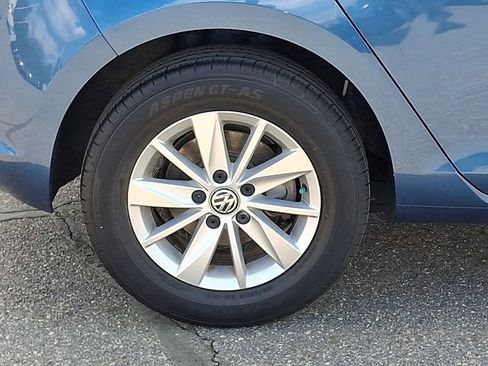 Used 2017 Volkswagen Golf S image 30