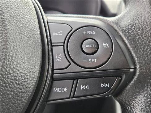 Used 2025 Toyota RAV4 XLE AWD/4WD image 15