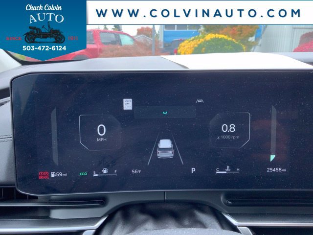 Used 2025 Kia Carnival SX w/ SX Dark Edition Package FWD image 11