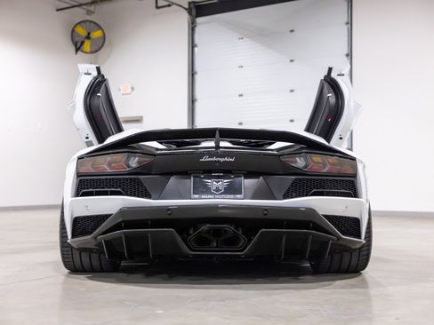 Used 2019 Lamborghini Aventador S image 5