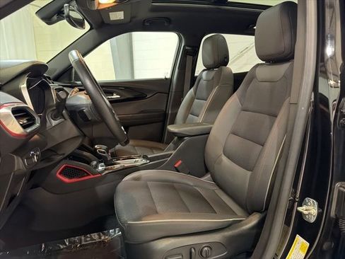 Used 2023 Chevrolet TrailBlazer RS w/ Sun and Liftgate Package image 11