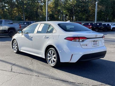 Used 2023 Toyota Corolla LE image 3