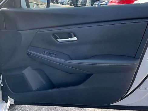 Certified 2025 Nissan Sentra SV image 21